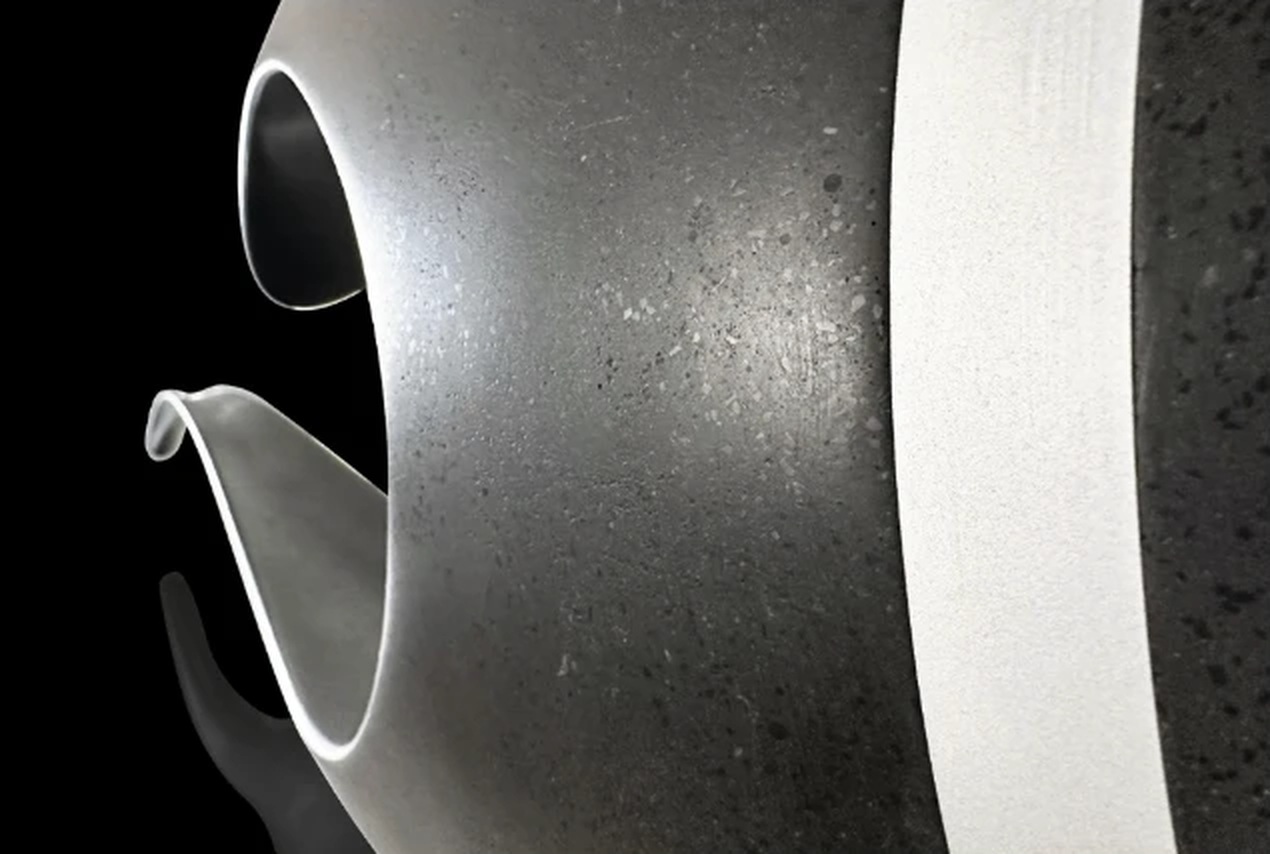 Détail de la surface : grains de marbre et bague en aluminium anodisé