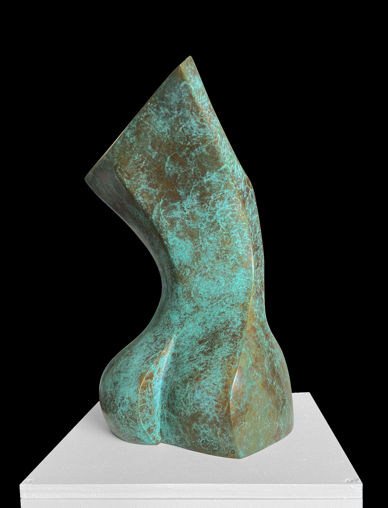 Elle, vue de face du buste en bronze